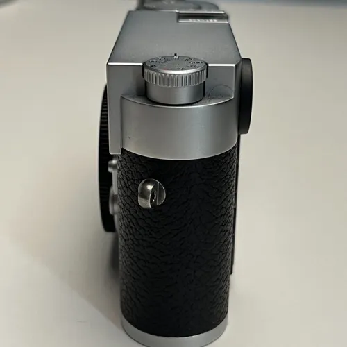 thumbnail-3 for Leica M11 60.3MP Digital Rangefinder Camera - Silver