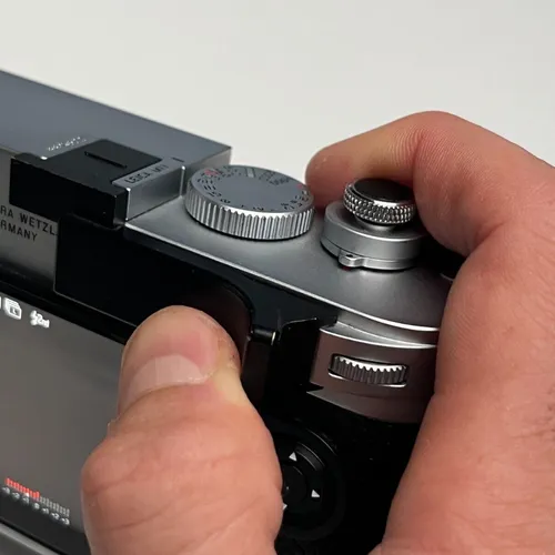 thumbnail-12 for Leica M11 60.3MP Digital Rangefinder Camera - Silver