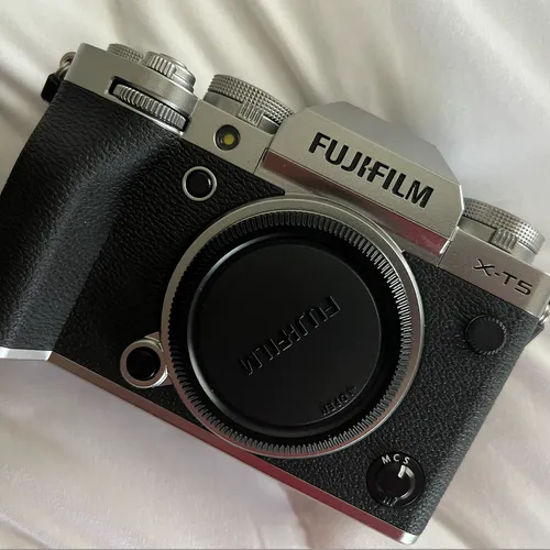 thumbnail-2 for Fujifilm X-T5 with X F16-80mm Lens Kit in Silver