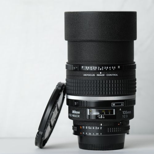 Nikon AF DC-Nikkor 105mm f/2.0D lens
