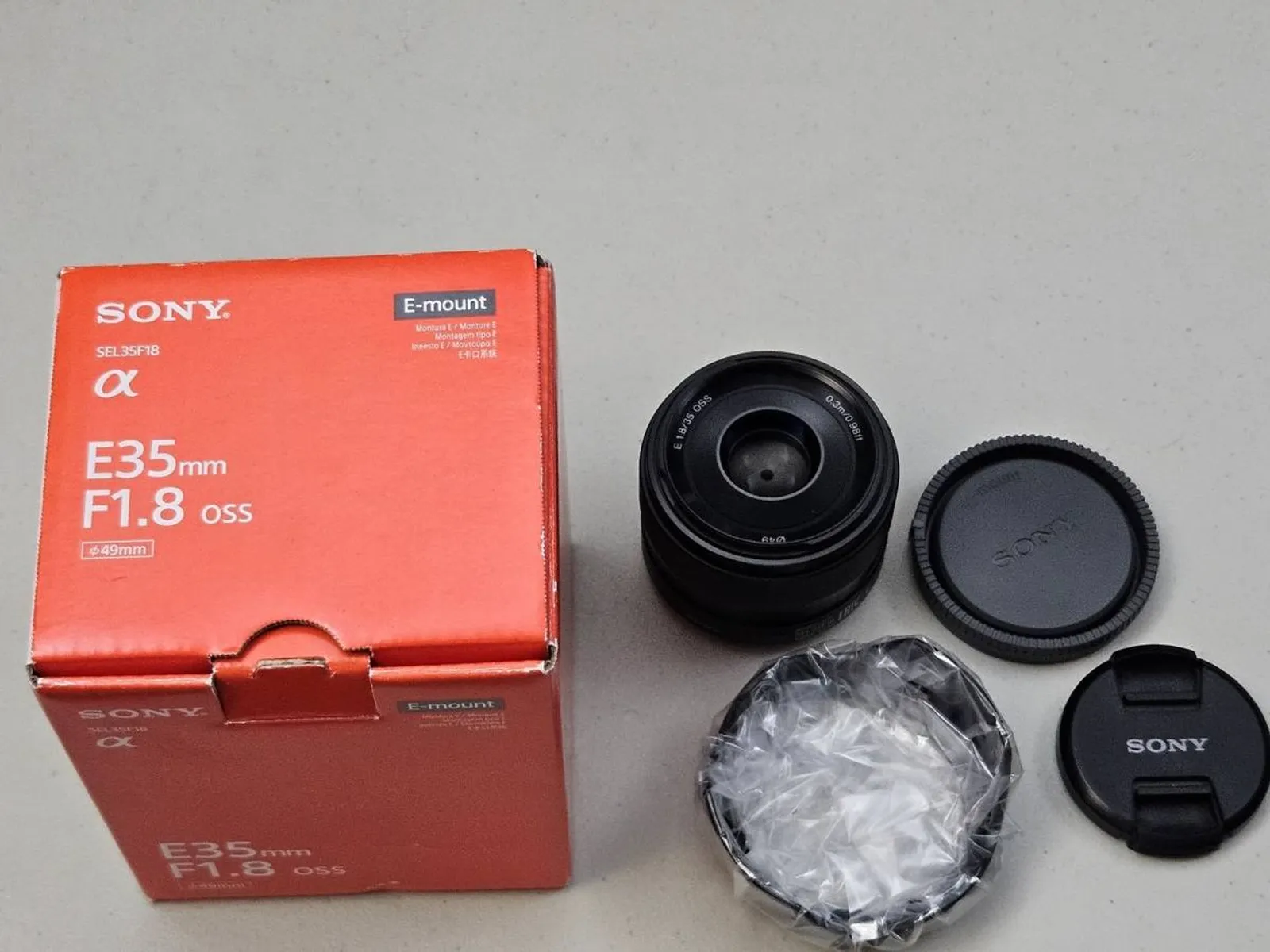 Sony 35mm f/1.8 OSS Lens SEL35F18