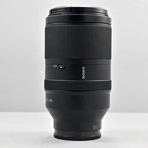 Sony FE 70-300mm f/4.5-5.6 G OSS Lens with Lens Caps, Hood, and ...