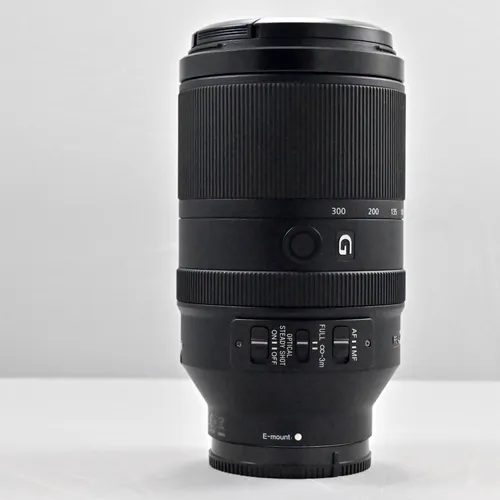 Sony FE 70-300mm f/4.5-5.6 G OSS Lens with Lens Caps