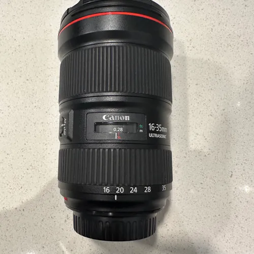 thumbnail-0 for Canon EF 16-35mm f/2.8L III USM Lens Preowned ----Pristine