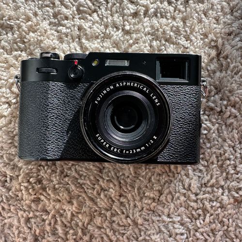 Fujifilm X100V