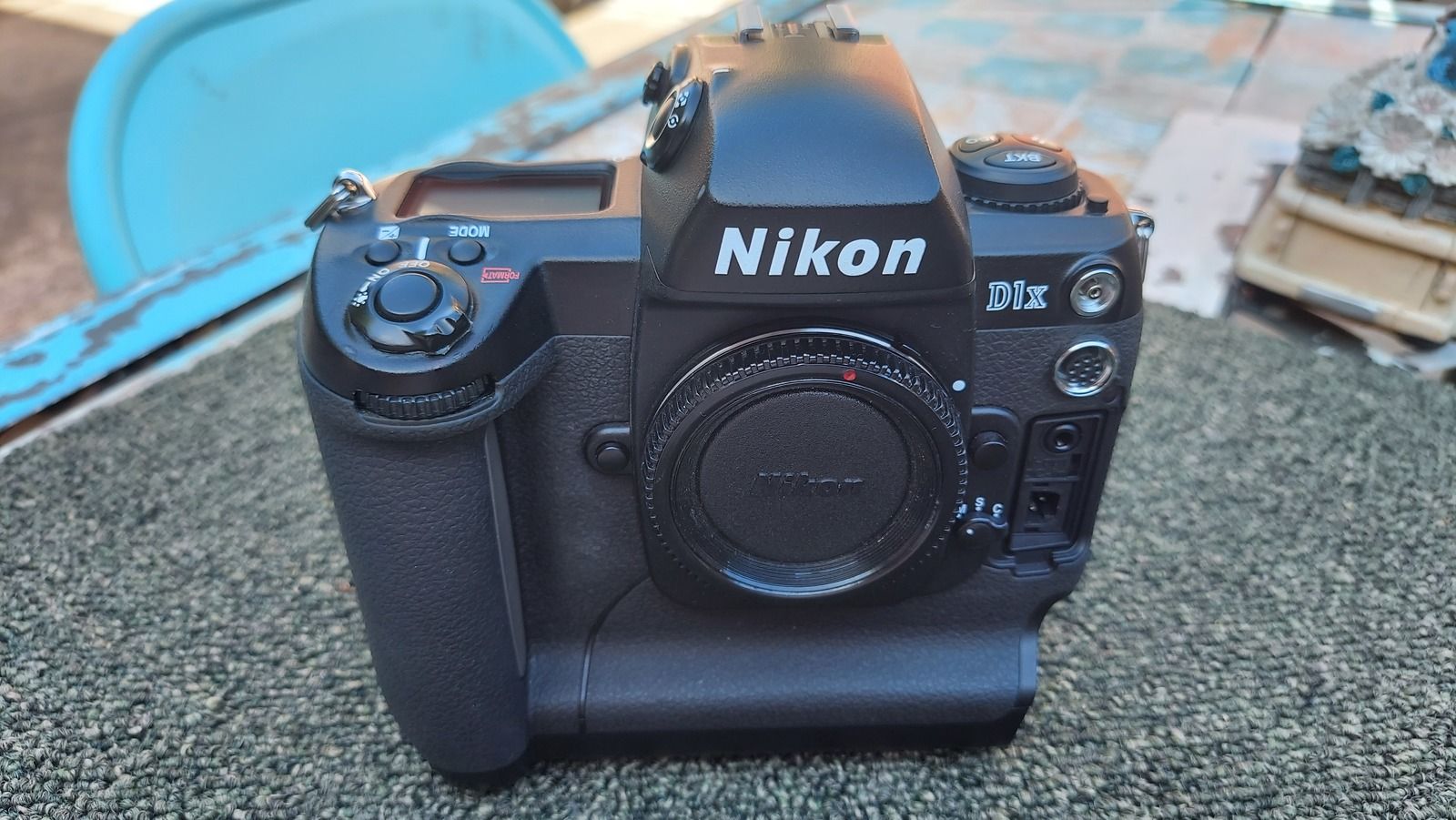 Nikon D1X Camera body including battery