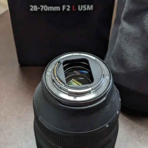 thumbnail-4 for Canon RF 28–70mm F2 L USM Camera Lens - In Excellent Condition!!